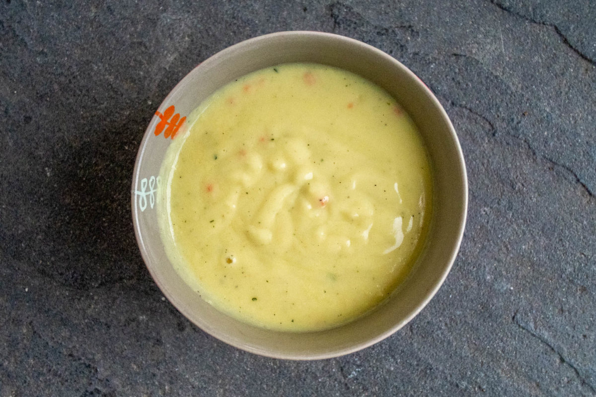 Schale mit Holländischer Sauce ohne Ei